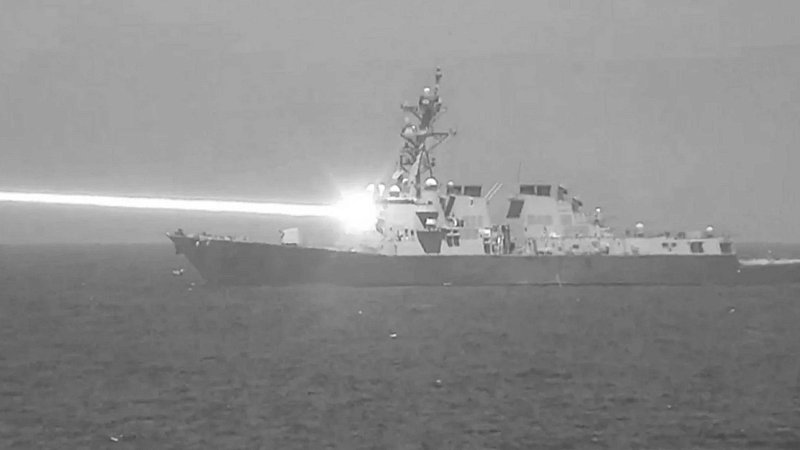 Использование лазерной установки на борту эсминца "Пребл", США Использование лазерной установки на борту эсминца "Пребл", США